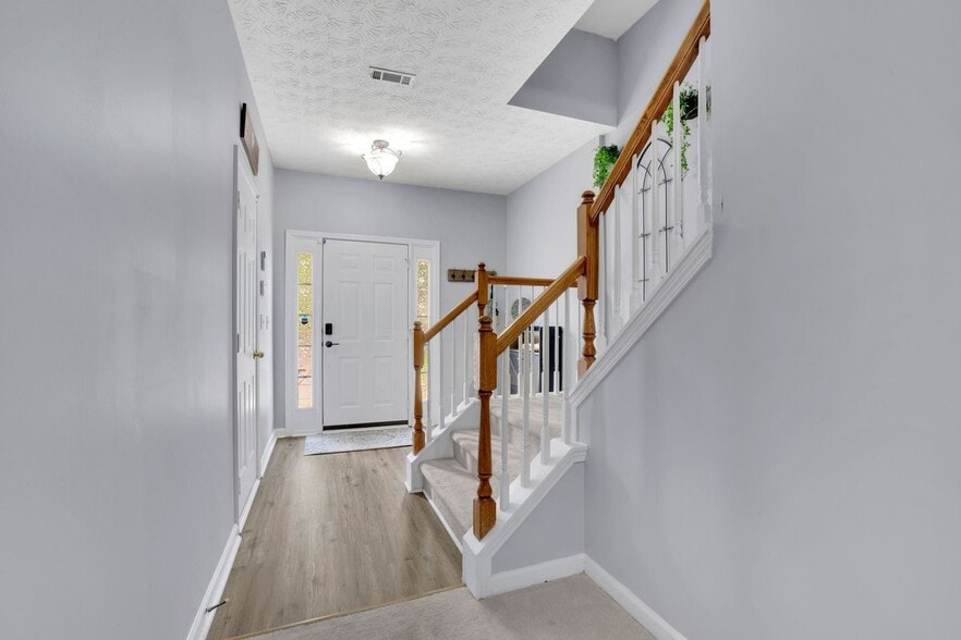 Building Photo - 541 Lantern Wood Dr