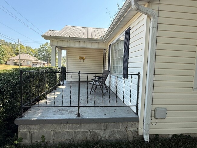 Building Photo - Walking Distance to Pell City Courthouse, ...