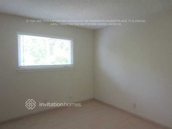 Building Photo - 1315 W H St