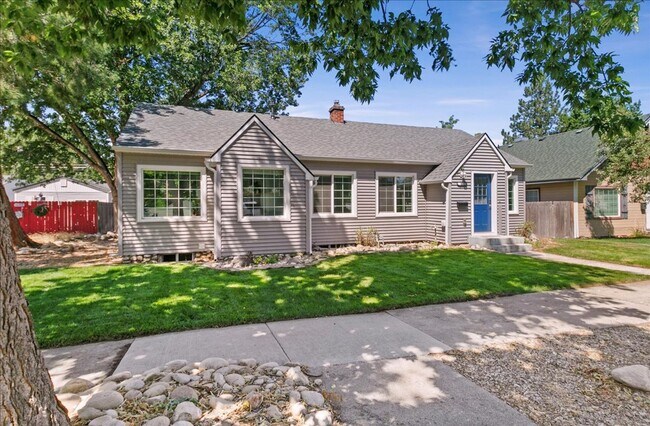 Building Photo - Bright, Spacious Home in Prime Southeast B...
