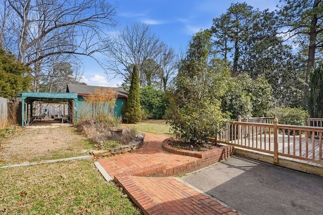 Building Photo - LIVE IN THE HEART OF RALEIGH-BEAUTIFUL AND FUNCTIONAL HOME AWAITS YOU!
