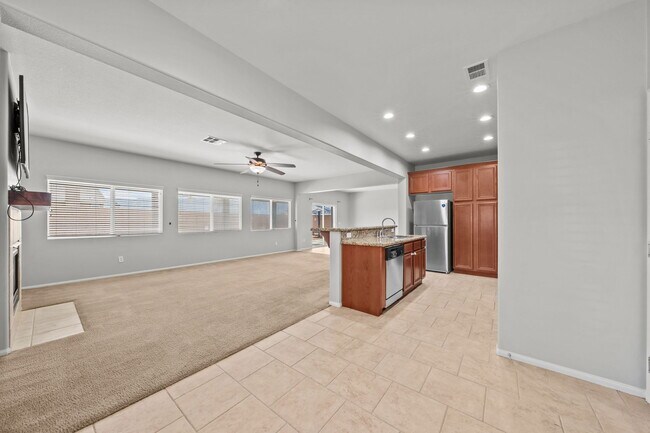 Building Photo - 34081 Clovis Way