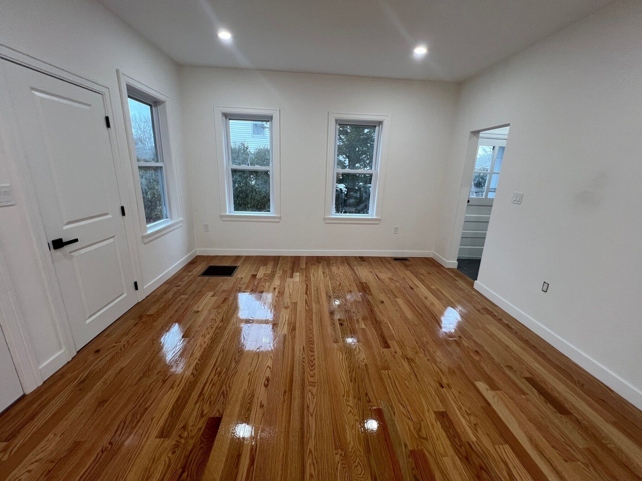 Building Photo - 82 Albertina St