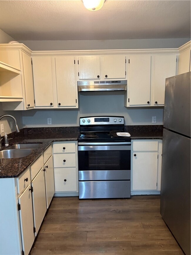 Building Photo - 944 N Storer Ave