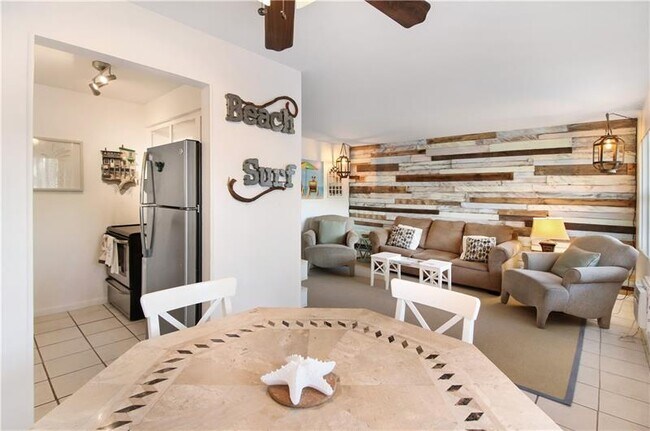 Building Photo - 3230 NE 13th St