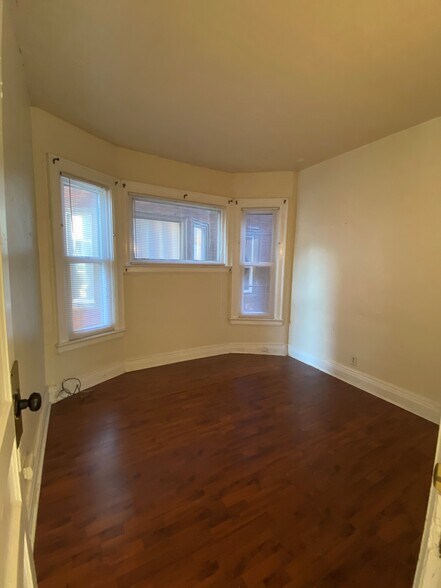Building Photo - 576 Potomac Ave