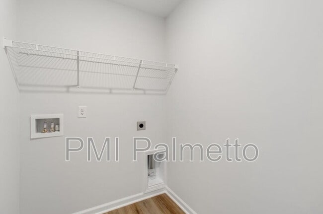 Building Photo - 1015 Crescent Corner Dr