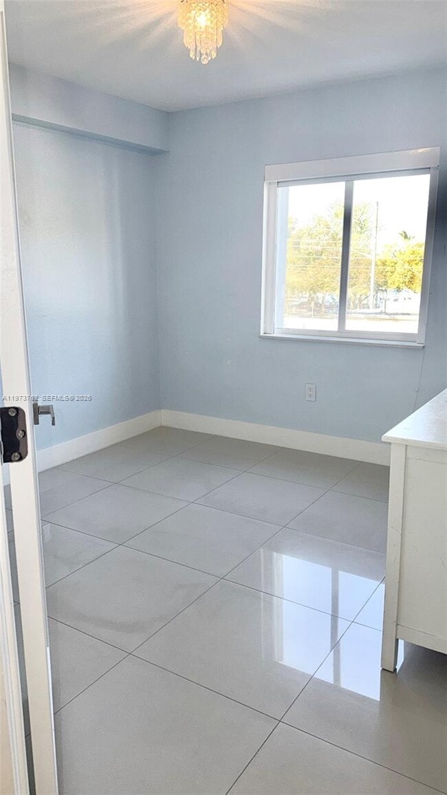 Building Photo - 637 SW 3rd St