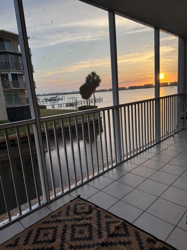 Building Photo - 100 Waterway Dr S