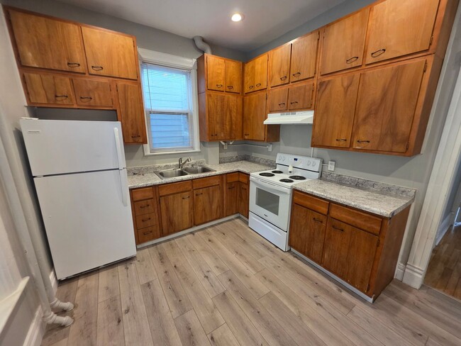 Building Photo - 519 N Barstow St