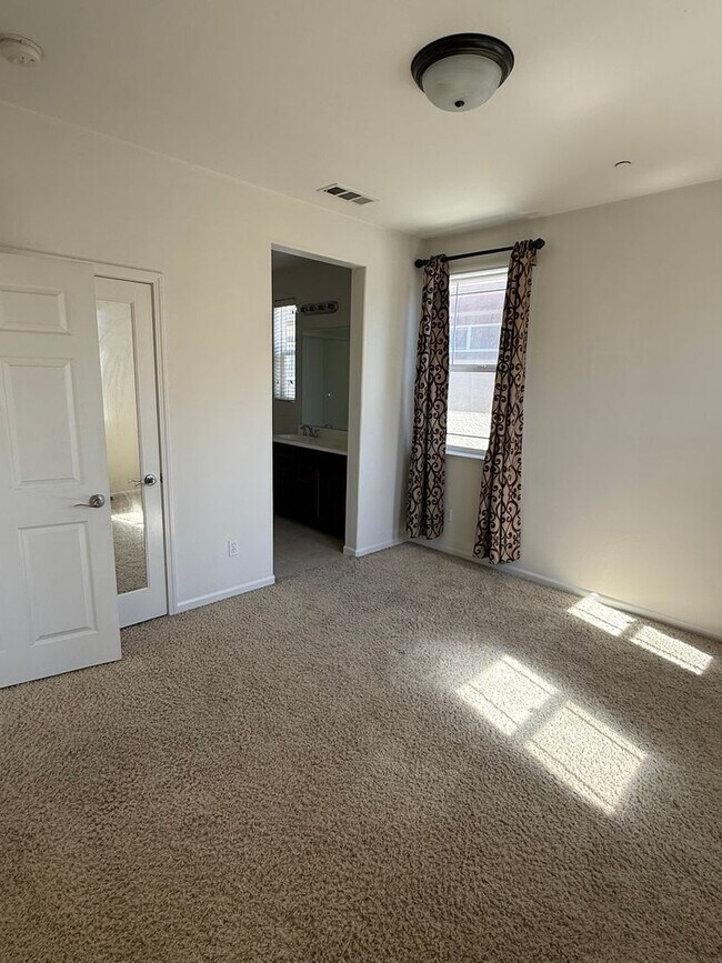 Building Photo - $4,600 / Beautiful 3BR + Bonus Room / 2.5BA Single-Family Home in Warm Springs, Fremont