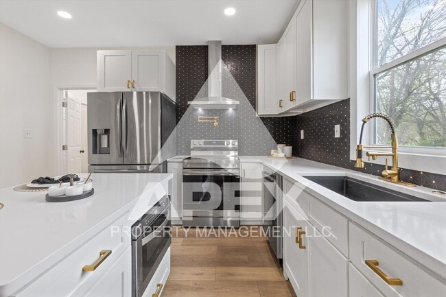Building Photo - Stunning 4 Bd -3 Ba Single Family Home in ...