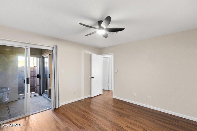 Building Photo - 330 W Tonopah Dr