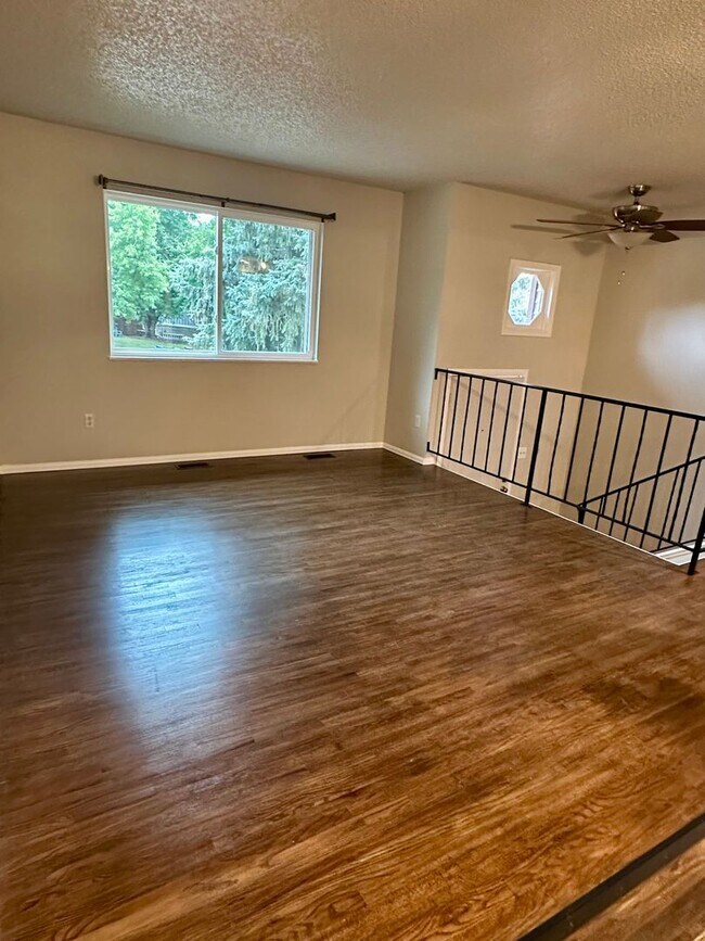 Building Photo - Updated Split-Level Gem | 5BD, 3BA | Large...