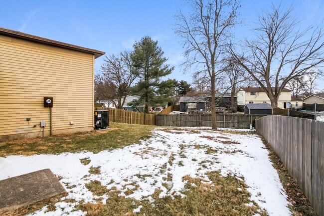 Building Photo - 2033 Queensbridge Dr