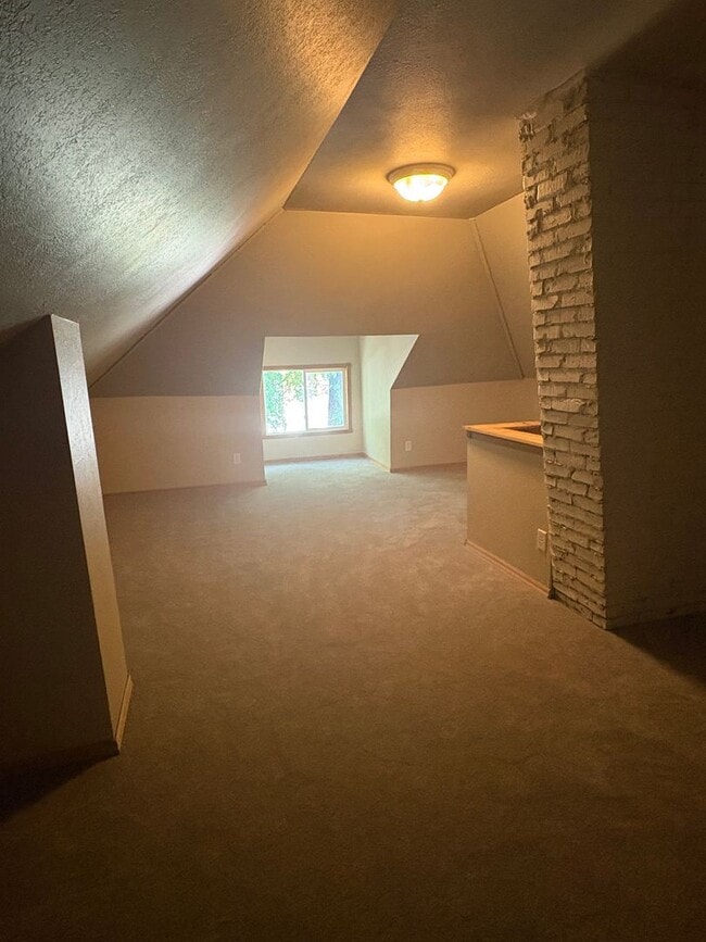 Building Photo - 1114 University Dr N