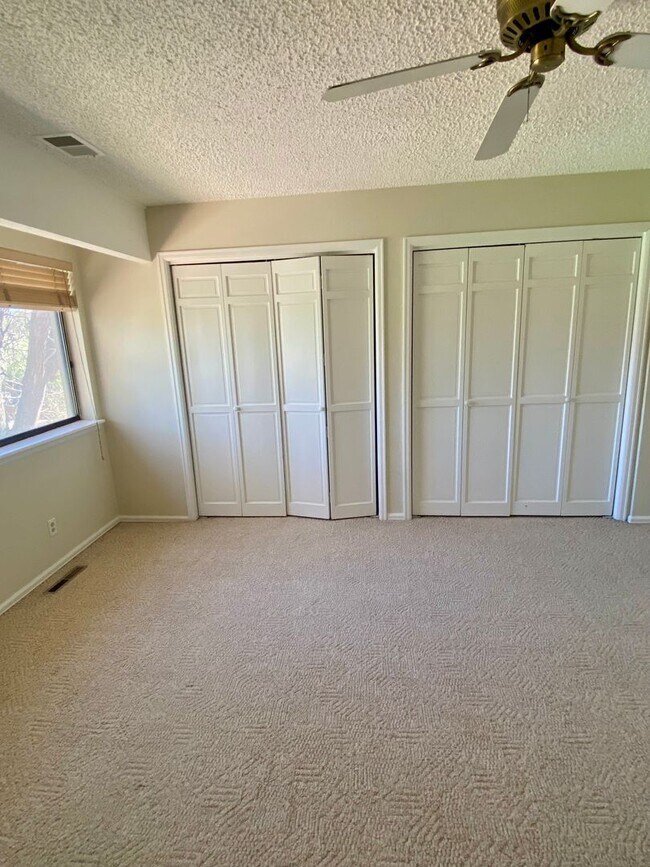 Building Photo - Sunlight and Stylish 3 Bedroom Townhouse by Wonderland Lake