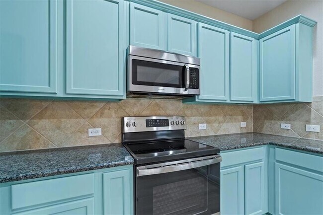 Building Photo - 519 Pinnacle Dr