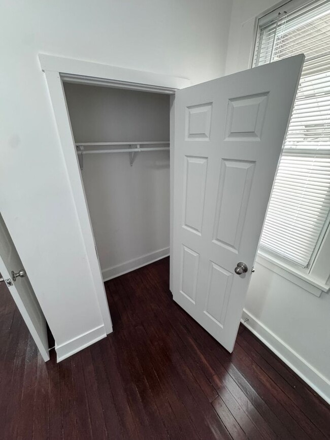 Building Photo - Gorgeous Fully Renovated 4-Bed 1-Bath House In Christy Park!!!