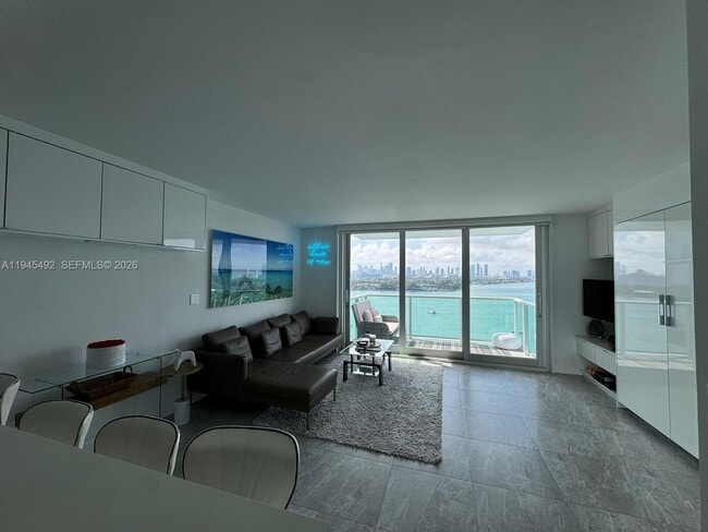 Building Photo - 1000 West Ave