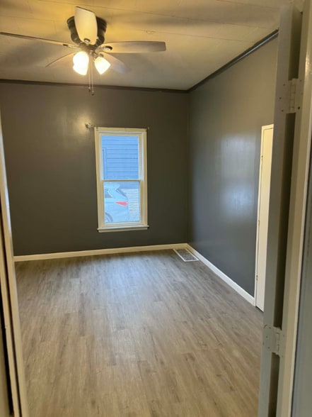 Building Photo - 313 E 4th St