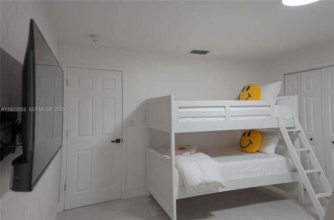 Building Photo - 13355 SW 207th Ave