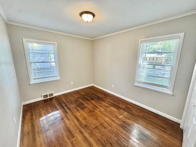 Building Photo - 1795 Cornelia Ln