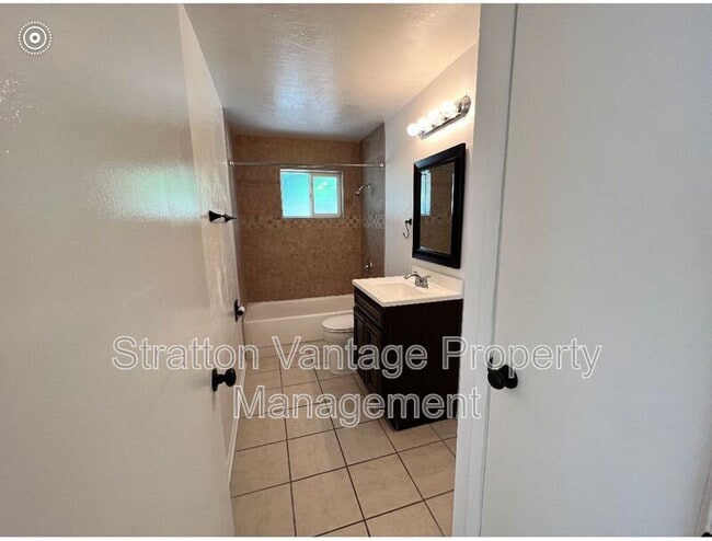 Building Photo - 6701 N 14th Dr