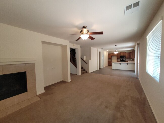 Building Photo - Lincoln 4 bedroom on quiet court.