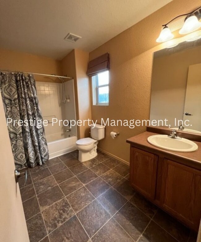 Building Photo - Large Sahuarita home in a cul-de-sac!
