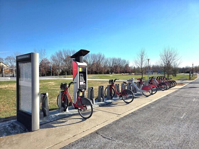 Building Photo - 737 Swann Ave