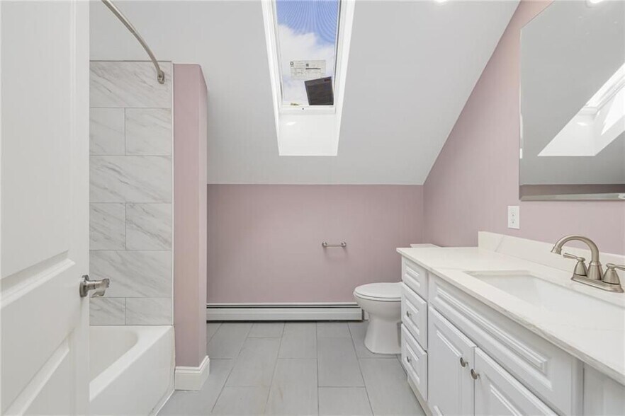 Building Photo - 148 Evergreen St