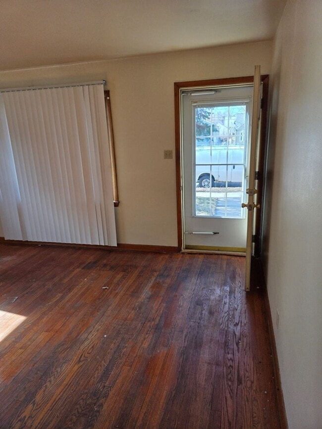 Building Photo - 3-Bedroom Single Family in a quiet neighborhood - Available March 15th!