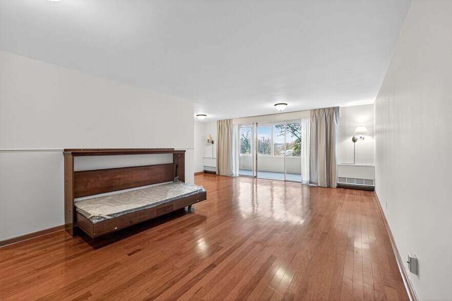 Building Photo - 2324 Madison Rd