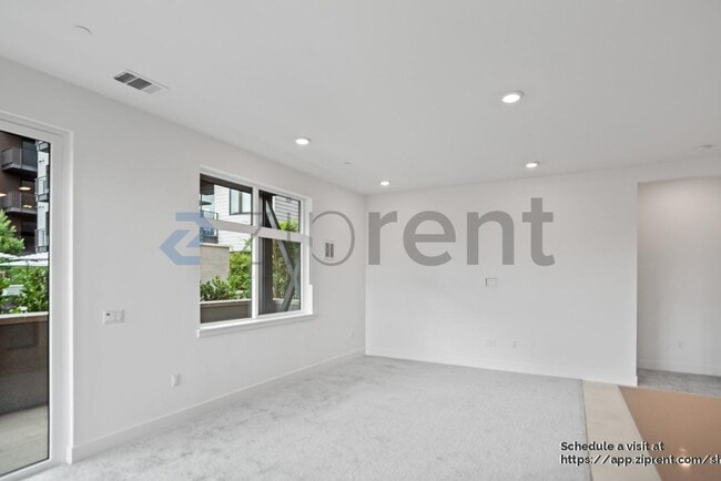 Building Photo - 308 Torrey Pine Terrace