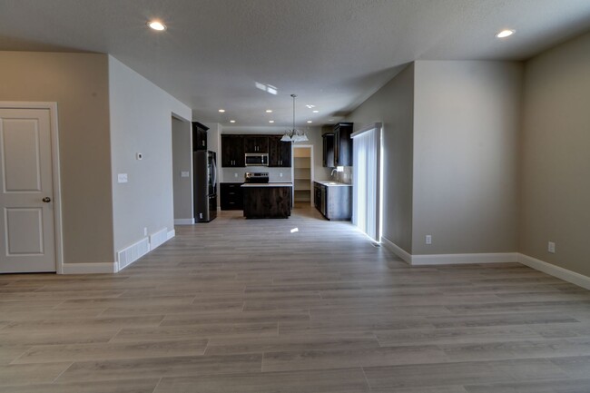 Building Photo - Beautiful new build in Spanish Fork