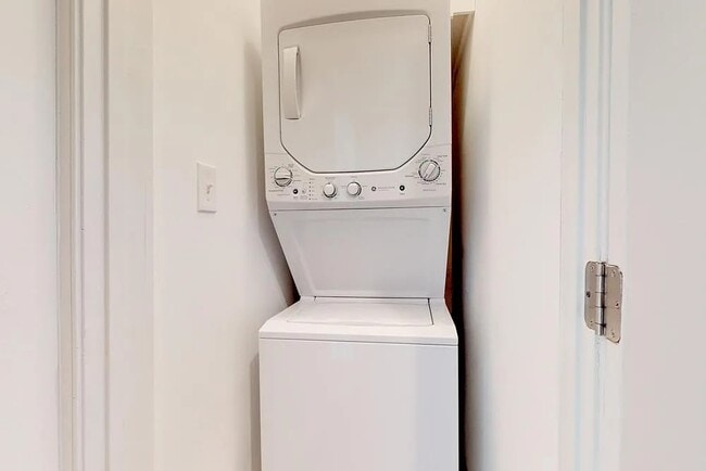 Building Photo - 1711 Latrobe St