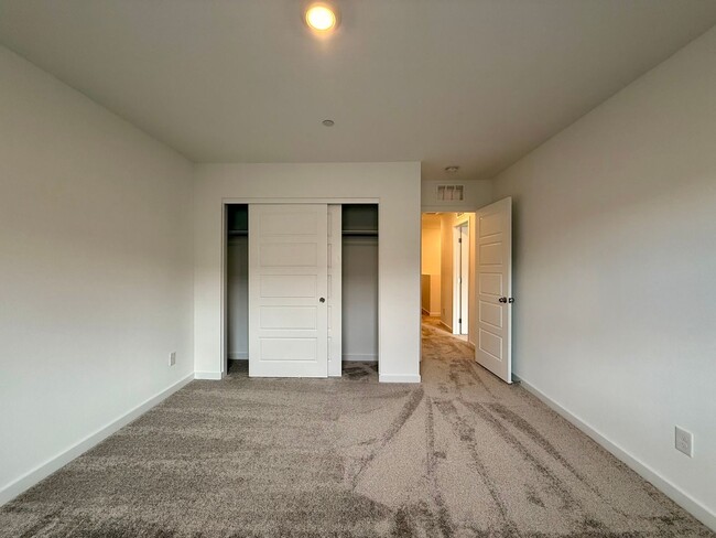 Building Photo - BRAND NEW 3 BED 2.5 BATH 2 BALCONY 2 CAR G...