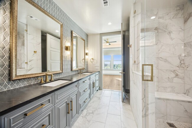 Building Photo - 1717 Bissonnet St