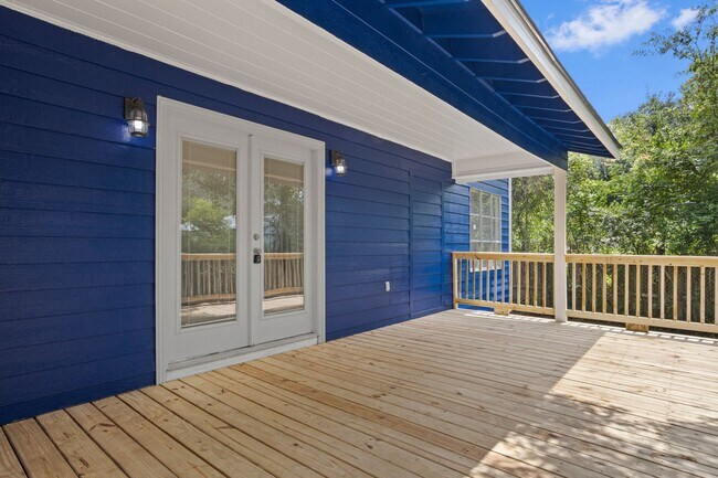 Building Photo - Beautiful home in Moss Point