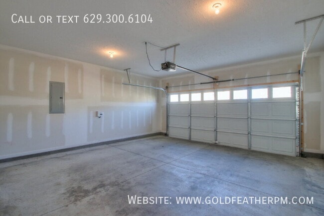 Building Photo - 3365 Tourmaline Dr