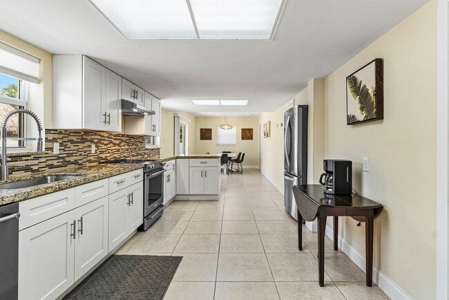 Building Photo - 123 NW 6th Ave