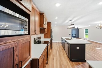 Building Photo - 1104 Falcon Dr