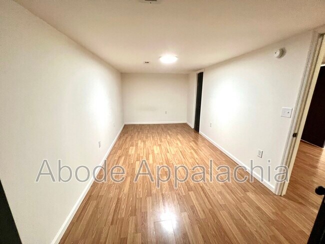 Building Photo - 1233 Collins Hwy