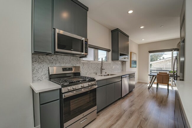 Building Photo - 4532 St Charles Pl