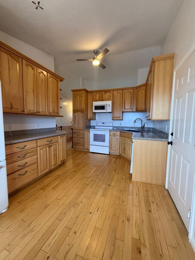 Building Photo - 454 S 980 W