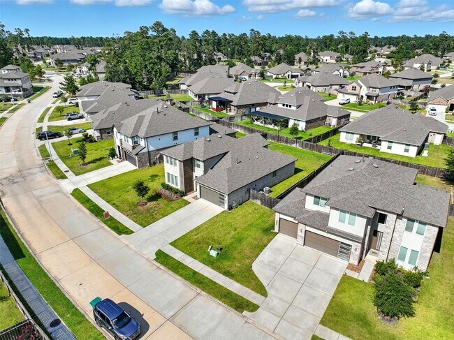 Building Photo - 14245 Lake Lodge Dr