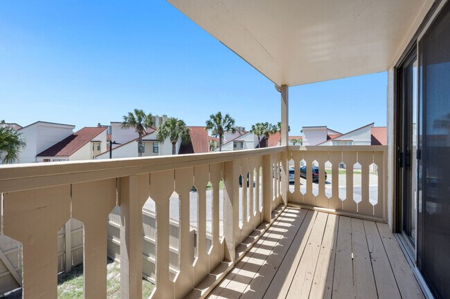 Building Photo - 17462 Front Beach Rd