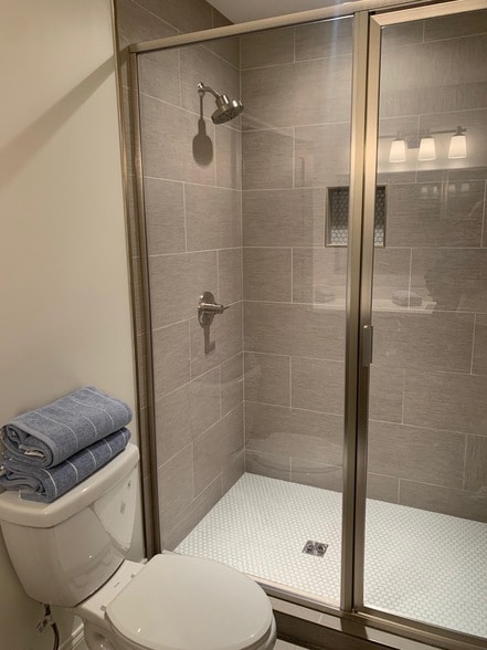 Building Photo - 326 W Main St