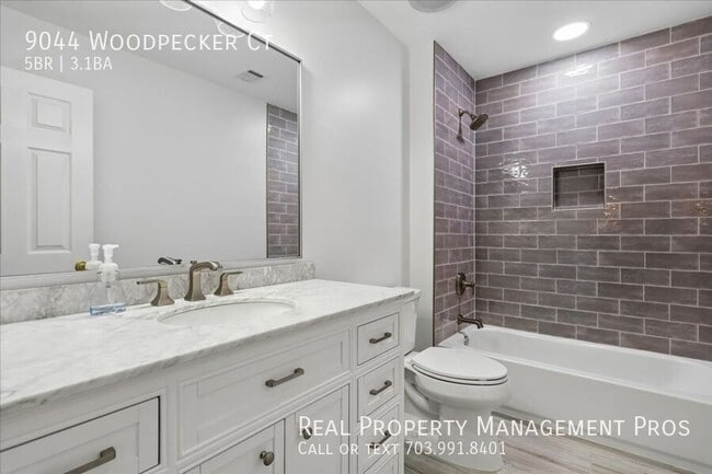 Building Photo - 9044 Woodpecker Ct